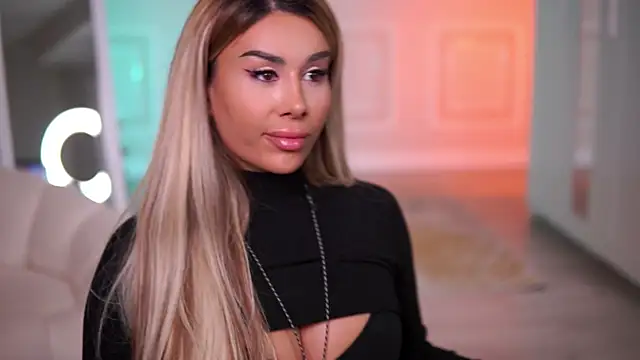 EvaZane online show from November 20, 2025, 8:09 pm