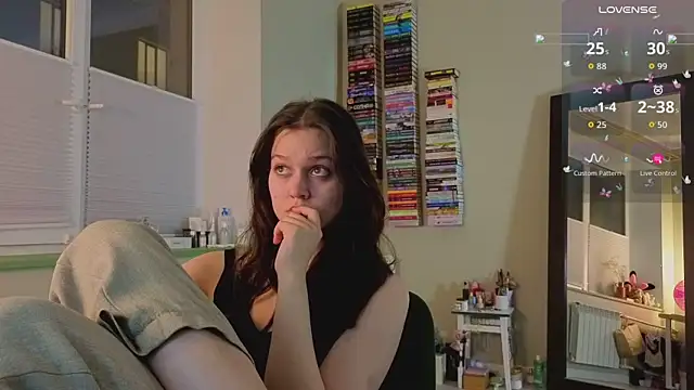 Snapshot of Addelin_Moon chatting on May 17, 2026, 8:42 pm Addelin Moon online show from May 17, 2026, 8:42 pm