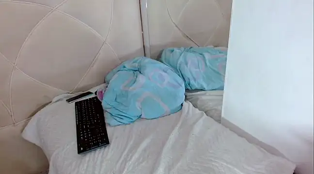 Dollbehavior  online show from January 25, 2025, 1:30 pm