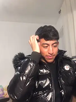 Snapshot of modelo180 chatting on December 17, 2025, 11:21 pm modelo180 online show from December 17, 2025, 11:21 pm