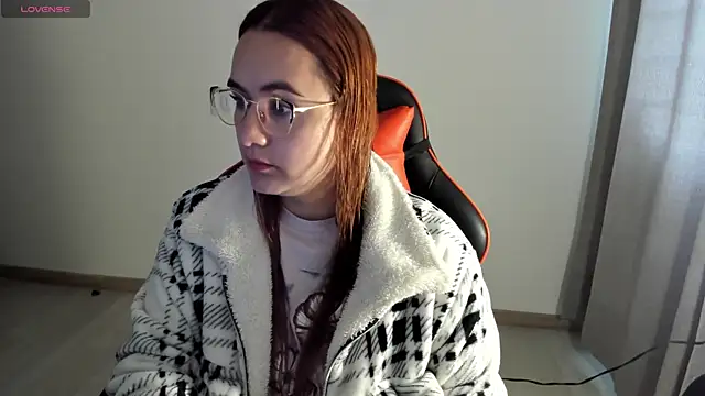 maryluna95 online show from October 14, 2025, 4:18 pm