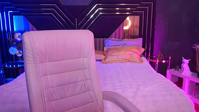 Snapshot of CoolTatis chatting on December 17, 2025, 7:35 am CoolTatis online show from December 17, 2025, 7:35 am