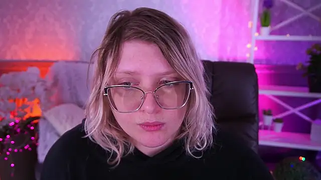 Snapshot of CoolTatis chatting on February 10, 2026, 7:18 am CoolTatis online show from February 10, 2026, 7:18 am