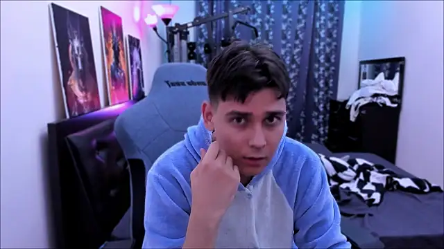 Foxicfu online show from September 17, 2025, 1:57 pm