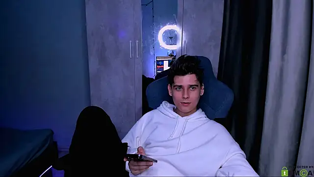 Foxicfu online show from March 19, 2025, 3:51 pm