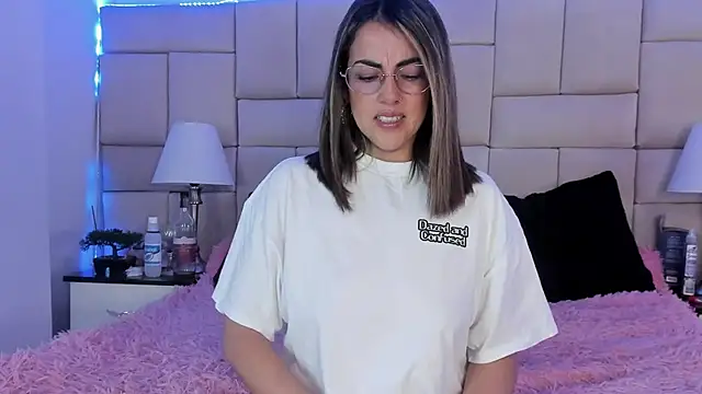 IsisLoveyes  online show from March 22, 2025, 10:04 pm