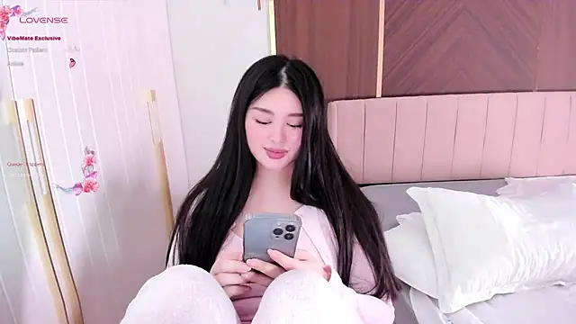 tenderlybaee online show from December 7, 2024, 11:34 am