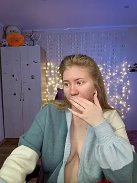 D0nna  online show from April 8, 2026, 8:38 am