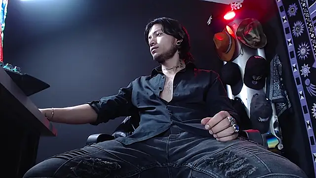 Dicaprioo  online show from March 5, 2025, 7:06 pm