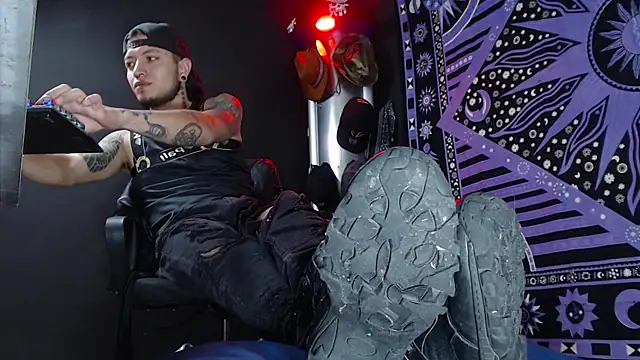 Dicaprioo  online show from March 7, 2025, 9:17 pm