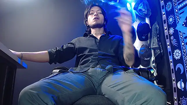 Dicaprioo  online show from February 25, 2025, 4:04 pm