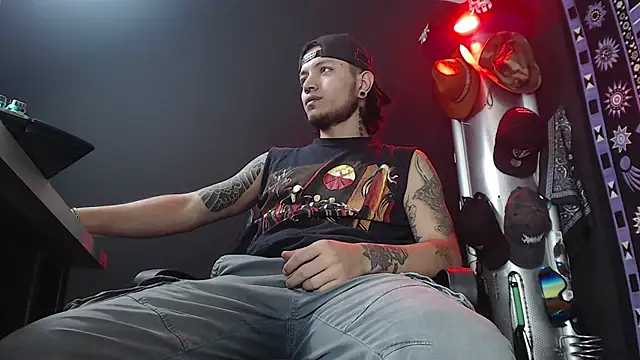 Dicaprioo  online show from March 4, 2025, 8:16 pm