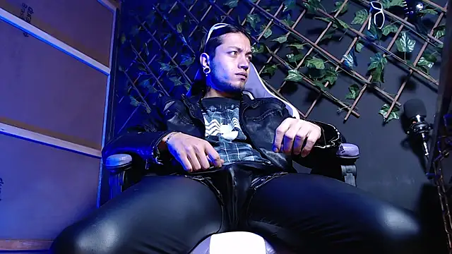 Dicaprioo  online show from December 23, 2025, 7:51 am