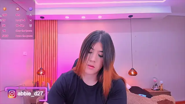 Snapshot of EmilyHaan chatting on December 20, 2025, 4:04 am EmilyHaan online show from December 20, 2025, 4:04 am