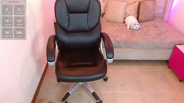 Snapshot of Charlotte_Jones__ chatting on December 2, 2025, 6:20 pm Charlotte Jones online show from December 2, 2025, 6:20 pm