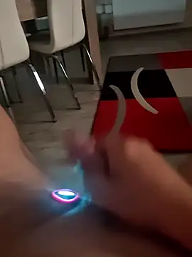 Szeltolo001 online show from April 18, 2026, 2:25 am