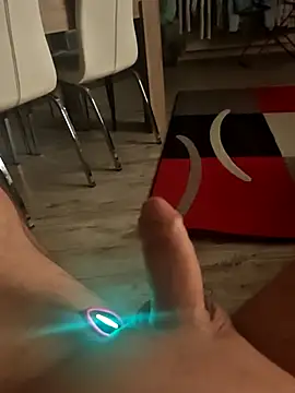 Szeltolo001 online show from May 10, 2026, 12:58 am