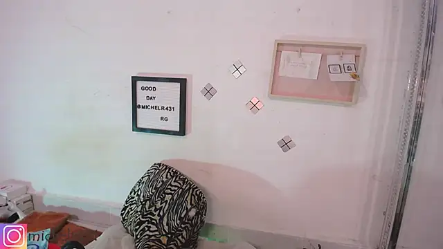 Mia  reys online show from September 21, 2025, 1:16 pm