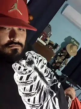 Snapshot of GILBERTHOR92 chatting on December 18, 2025, 8:52 am GILBERTHOR92 online show from December 18, 2025, 8:52 am