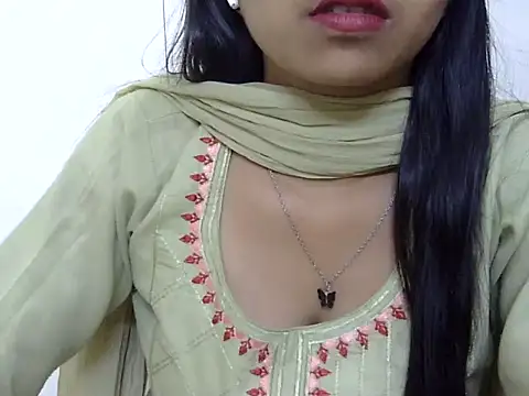 momo lov online show from March 18, 2025, 5:12 am