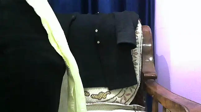 momo lov online show from February 12, 2025, 4:54 am