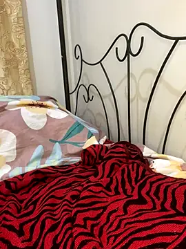 Snapshot of sweet18creamybigpussy chatting on October 3, 2025, 10:44 pm sweet18creamybigpussy online show from October 3, 2025, 10:44 pm