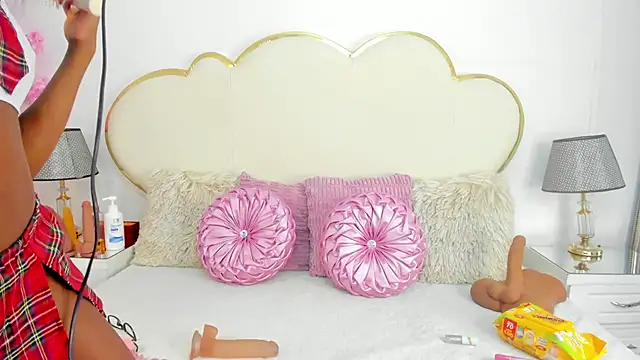 CahitlinBell online show from September 30, 2025, 6:08 am