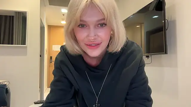 Golden Aline online show from April 5, 2026, 11:39 am