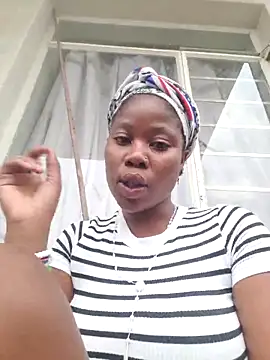 PerfectionBerrie online show from February 10, 2025, 1:33 pm