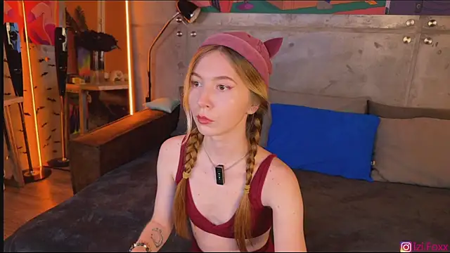 izi-fox online show from September 18, 2025, 4:10 pm