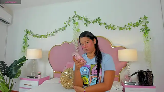 EmmaCrush online show from September 17, 2025, 8:55 pm