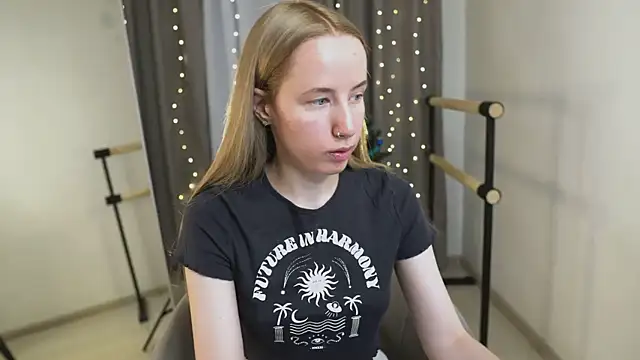 Cassie Kelman online show from December 21, 2025, 8:42 pm