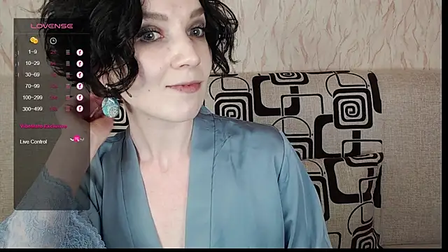 TinaWince online show from March 22, 2025, 9:45 am