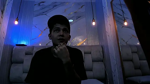 Snapshot of kendalltaylorr chatting on October 10, 2025, 1:34 pm kendalltaylorr online show from October 10, 2025, 1:34 pm