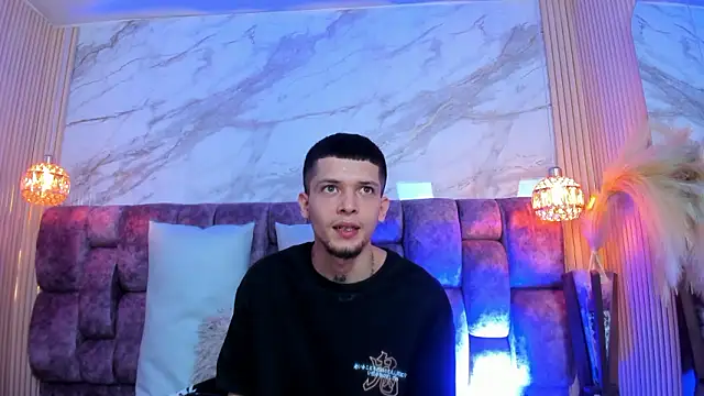 kendalltaylorr online show from March 28, 2026, 3:07 am