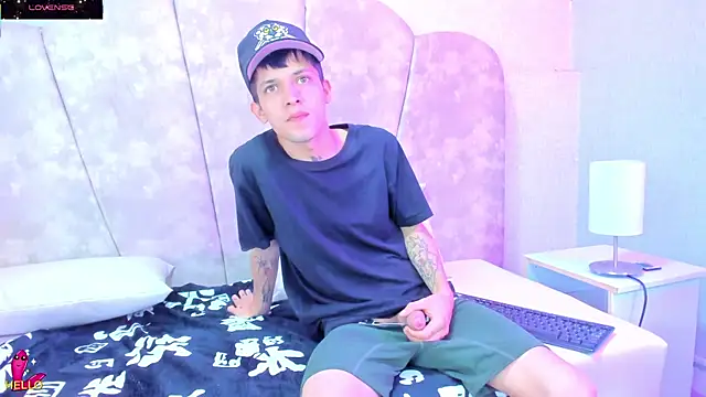 Snapshot of kendalltaylorr chatting on March 12, 2025, 3:02 am kendalltaylorr online show from March 12, 2025, 3:02 am