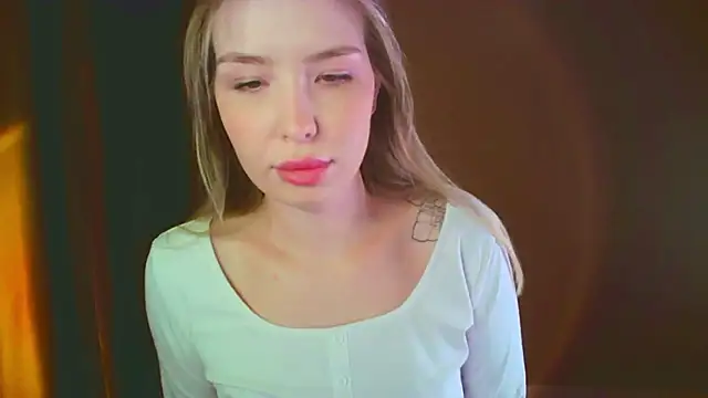 Snapshot of mia_raspberrie chatting on December 14, 2024, 8:40 pm mia raspberrie online show from December 14, 2024, 8:40 pm