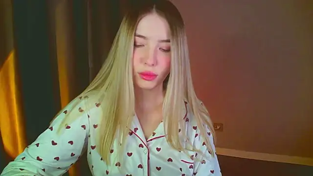 Snapshot of mia_raspberrie chatting on January 14, 2025, 10:17 am mia raspberrie online show from January 14, 2025, 10:17 am