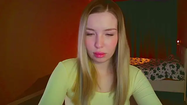 Snapshot of mia_raspberrie chatting on February 9, 2025, 3:11 am mia raspberrie online show from February 9, 2025, 3:11 am