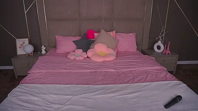 Snapshot of ArianaDarkk chatting on February 3, 2026, 10:04 pm ArianaDarkk online show from February 3, 2026, 10:04 pm