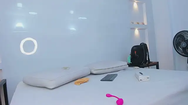 Dalia-Prada online show from April 11, 2026, 7:45 am