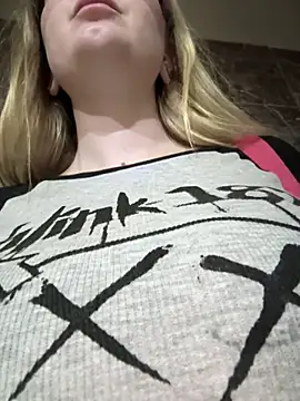 Teya moon  online show from March 13, 2025, 1:50 pm