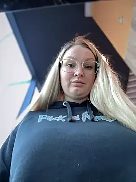 Teya moon  online show from January 30, 2025, 11:22 am