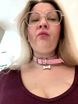 Teya moon  online show from January 8, 2026, 10:21 am