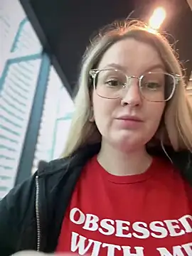 Teya moon  online show from February 26, 2025, 12:38 pm