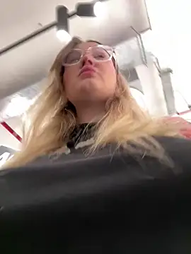 Teya moon  online show from February 8, 2026, 12:58 pm