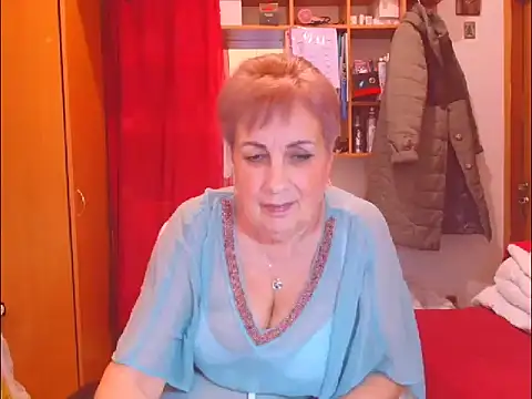 Victoria5643 online show from November 30, 2025, 2:18 pm