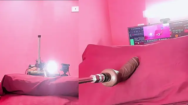 Criistal Thompson online show from February 10, 2025, 8:00 pm