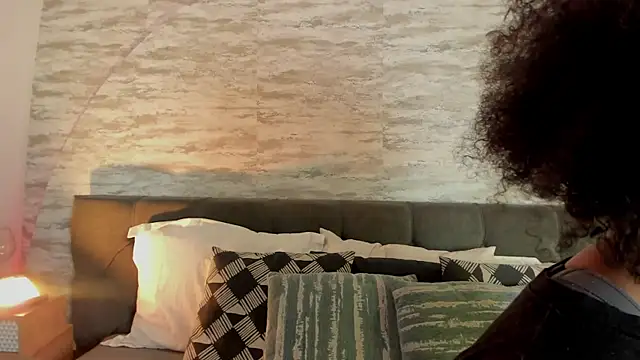 Anneth  M online show from October 2, 2025, 7:39 pm