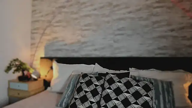 Anneth  M online show from November 5, 2025, 7:39 pm